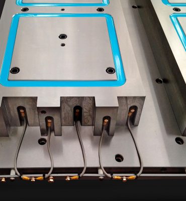 Dettaglio zoccolo magnetico 450x900 su piastra di legame inferiore