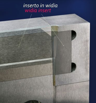 Con distanziatore passante versione tradizionale ( fissate dal fianco )